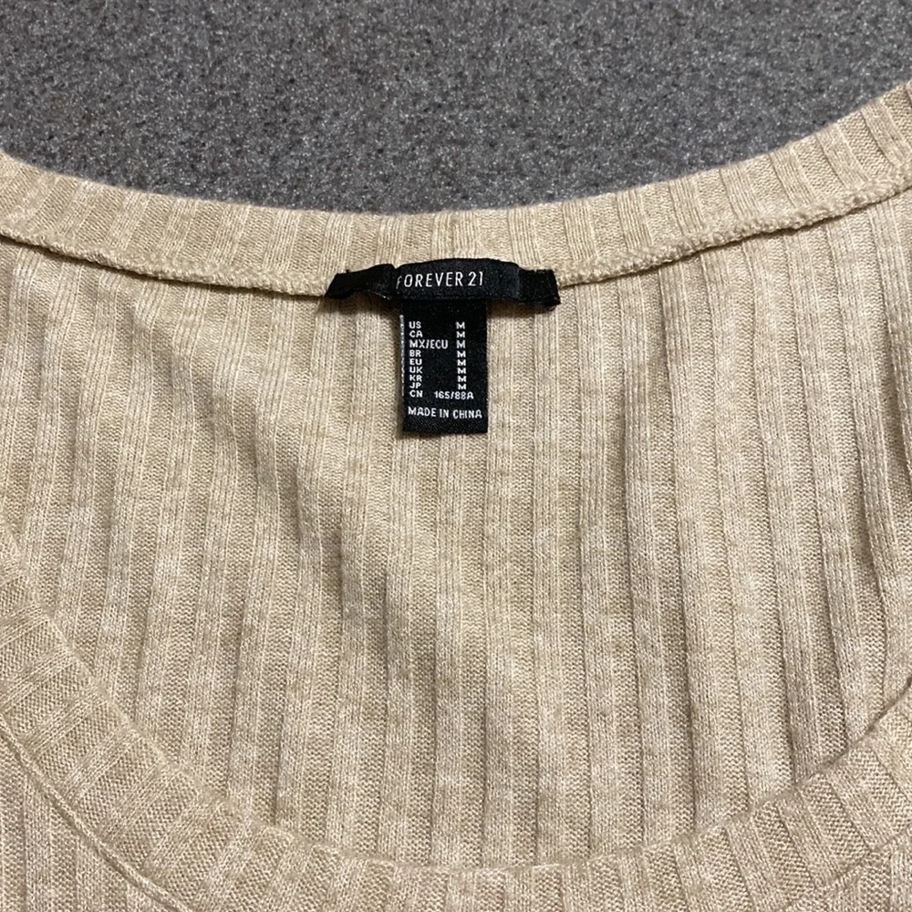 Forever, 21 women’s cropped ribbed color tan long sleeve size medium - Picture 3 of 4